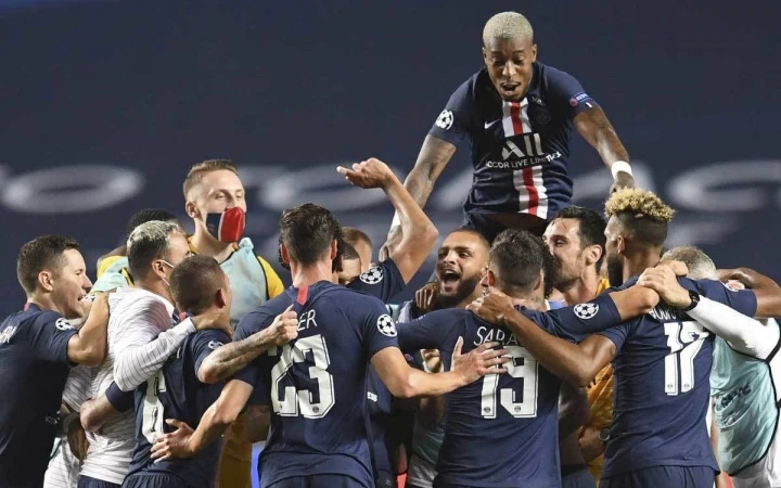 PSG ăn mừng chiến tích vào chung kết Champions League lần đầu tiên trong lịch sử.