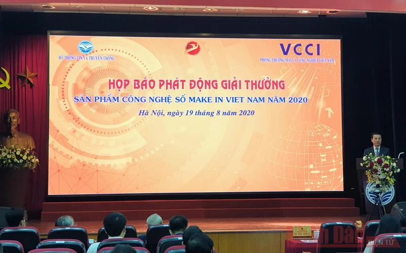 Bộ trưởng TTTT Nguyễn Mạnh Hùng phát biểu phát động Giải thưởng "Sản phẩm công nghệ số Make in Viet Nam" (Ảnh: HẢI BÌNH)