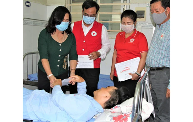 Hỗ trợ, thăm hỏi nạn nhân tai nạn lao động ở Đồng Nai. 