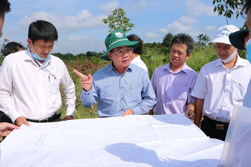 Lãnh đạo UBND tỉnh Đồng Nai kiểm tra tiến độ giải phóng mặt bằng tại huyện Thống Nhất.