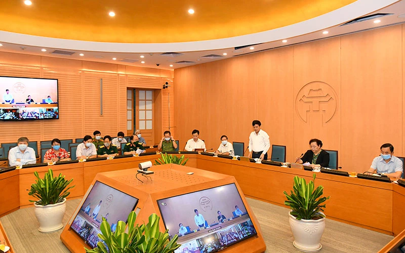Cuộc họp trực tuyến của Ban Chỉ đạo Công tác phòng, chống dịch Covid-19 thành phố Hà Nội với các quận, huyện, thị xã. Ảnh: DUY LINH