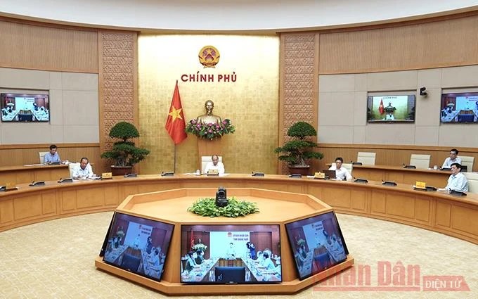 Thủ tướng Nguyễn Xuân Phúc chủ trì họp về ứng phó dịch Covid-19 chiều 21-8 (Ảnh: TRẦN HẢI)