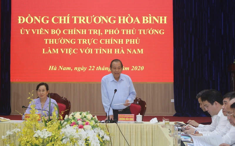 Phó Thủ tướng Thường trực Chính phủ Trương Hòa Bình phát biểu tại buổi làm việc.