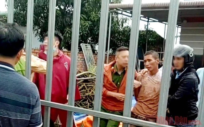 Lực lượng chức năng bắt Nguyễn Quang Thoại sau hơn hai giờ gây án.