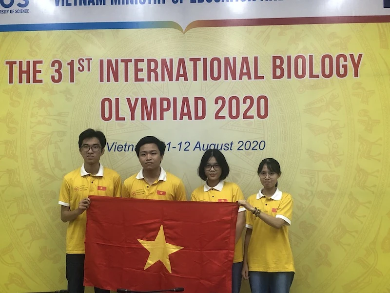 Bốn học sinh Việt Nam giành huy chương tại Olympic Sinh học quốc tế