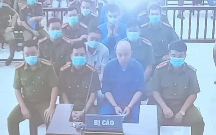 Bị cáo Nguyễn Xuân Đường (tức Đường “Nhuệ”) lần thứ 2 bị truy tố về tội “Cố ý gây thương tích”. (Ảnh chụp qua màn hình)