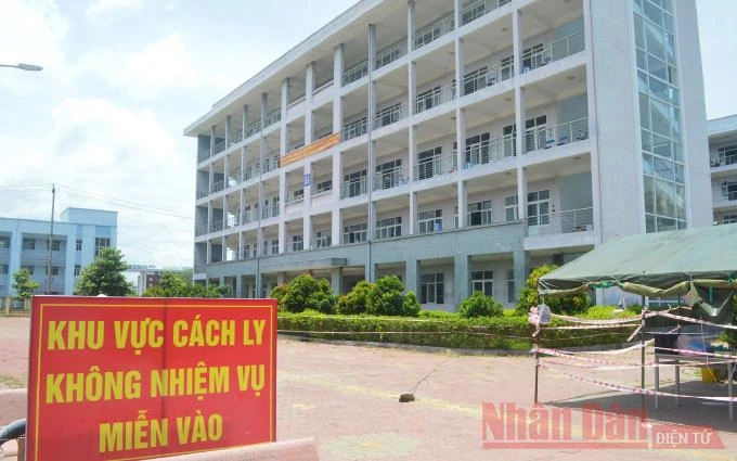 Ảnh minh họa: Khu cách ly tập trung tại ký túc xá Trường đại học Phạm Văn Đồng, tỉnh Quảng Ngãi. 