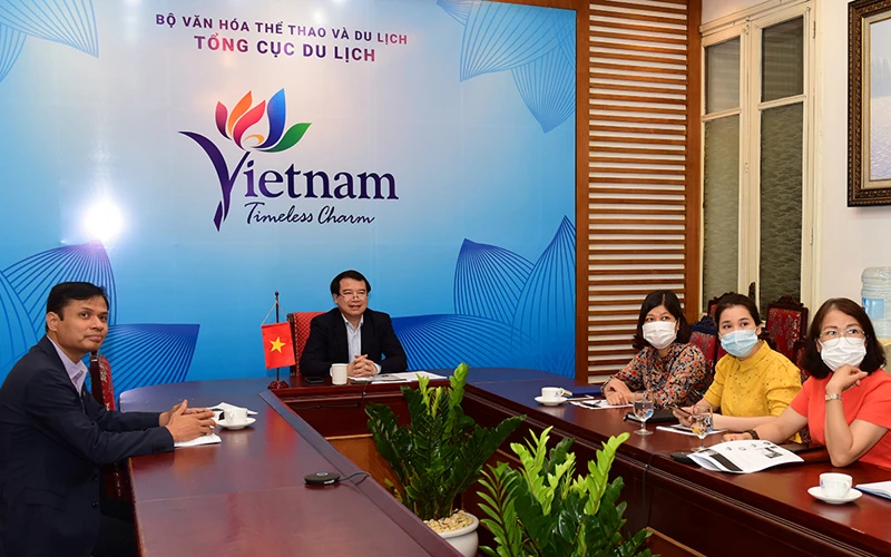 Phó Tổng cục trưởng Tổng cục Du lịch Hà Văn Siêu tham dự Hội nghị tại điểm cầu Việt Nam (Ảnh: TCDL) 