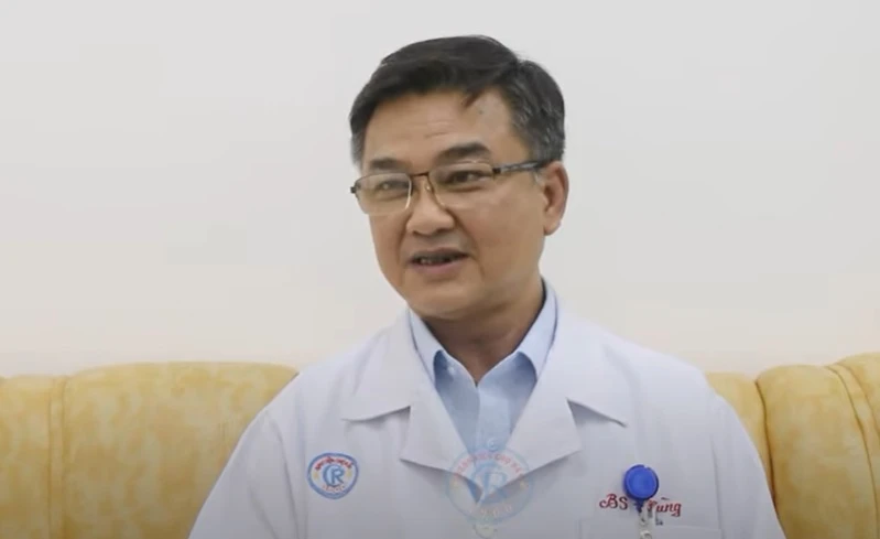 TS, BS Lê Quốc Hùng – Trưởng Khoa Bệnh nhiệt đới, Bệnh viện Chợ Rẫy.