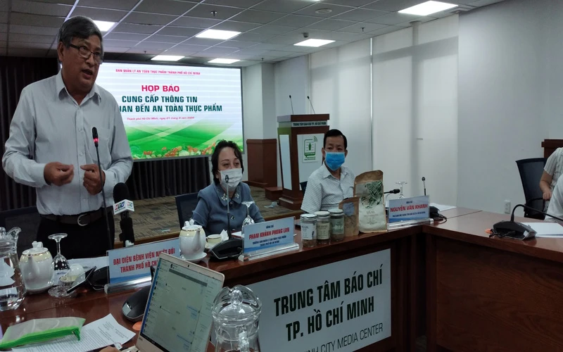TS. BS Nguyễn Văn Hảo cung cấp thông tin tại buổi họp báo.