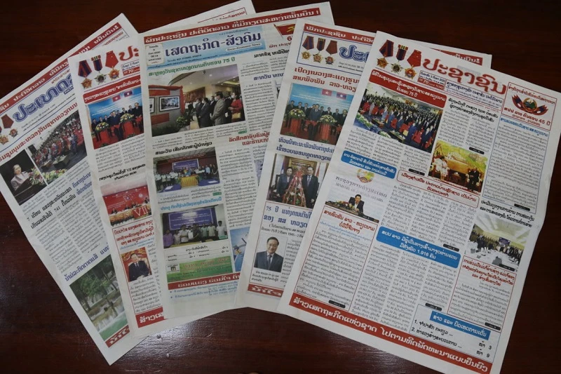 Nhiều tờ báo lớn của Lào ngày 2 và 3-9 đưa nhiều hoạt động kỷ niệm 75 năm Quốc khánh Việt Nam tại Lào.