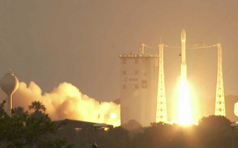 Tên lửa đẩy Arianespace Vega của châu Âu mang theo vệ tinh Napa-1 của Thái Lan được phóng lên từ vùng lãnh thổ Guiana thuộc Pháp. (Ảnh: Bangkok Post)