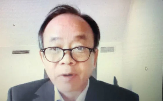Đại sứ Nguyễn Thiệp phát biểu tại buổi tọa đàm trực tuyến.