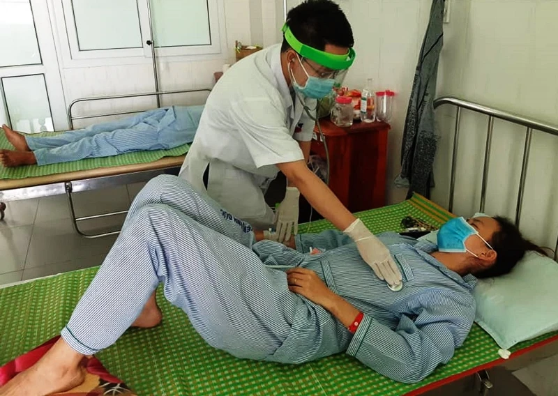 Một bệnh nhân nghi ngộ độc pate Minh Chay.