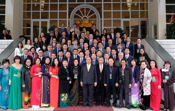 Thủ tướng Nguyễn Xuân Phúc gặp mặt kiều bào về thăm quê hương.