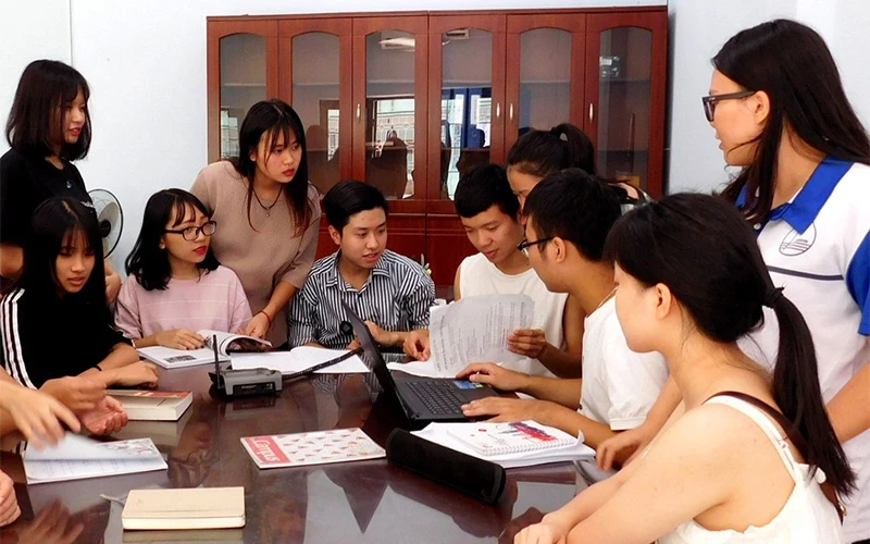 Một buổi thảo luận nhóm của sinh viên Trường ĐH Ngoại ngữ - ĐHQG Hà Nội.