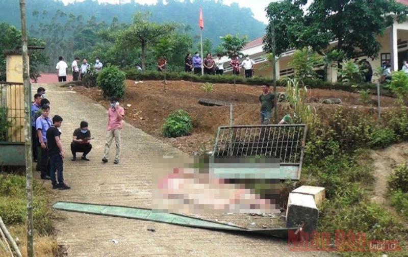 Hiện trường vụ tai nạn thương tâm ở Trường tiểu học Khánh Yên Thượng, xã Khánh Yên Thượng, huyện Văn Bàn (Lào Cai).