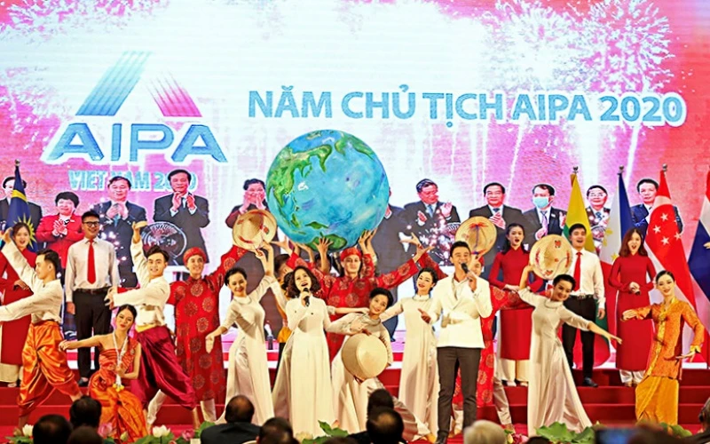 Sắc màu ASEAN hội tụ tại chương trình “AIPA - Niềm tin sáng chói”.