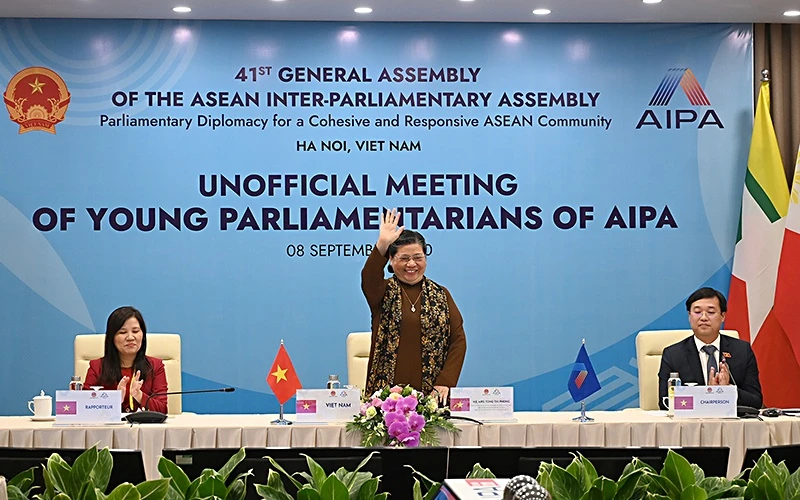 Phó Chủ tịch Thường trực Quốc hội, Trưởng Ban Tổ chức AIPA 41 Tòng Thị Phóng gửi lời chào nồng nhiệt tới các đại biểu tham dự Hội nghị.