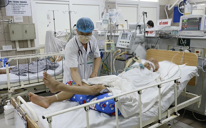 Ca ngộ độc nặng tại Bệnh viện Bạch Mai đang được chăm sóc tích cực.