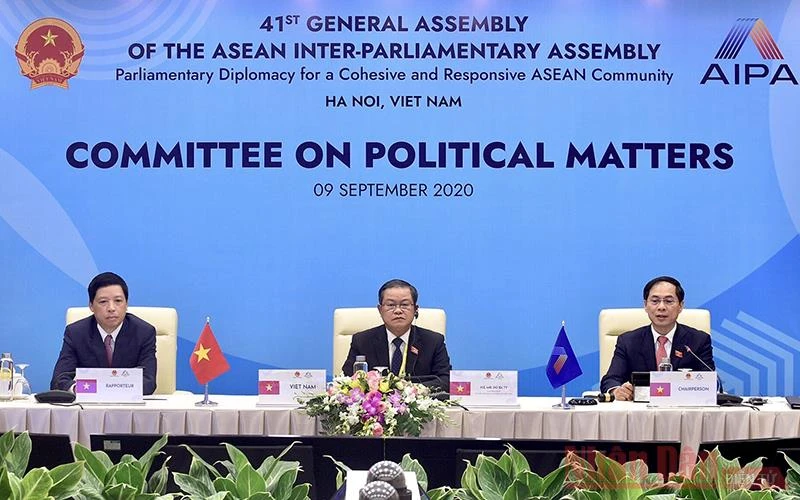 Phiên họp của Ủy ban Chính trị với chủ đề “Ngoại giao nghị viện vì hòa bình và an ninh bền vững trong ASEAN”. Ảnh: DUY LINH