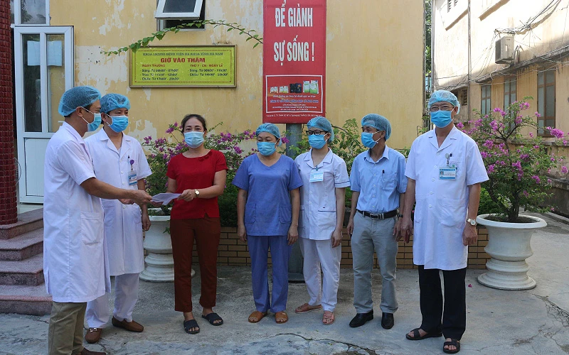 Bệnh nhận 620 được công bố khỏi bệnh tại bệnh viện đa khoa tỉnh Hà Nam