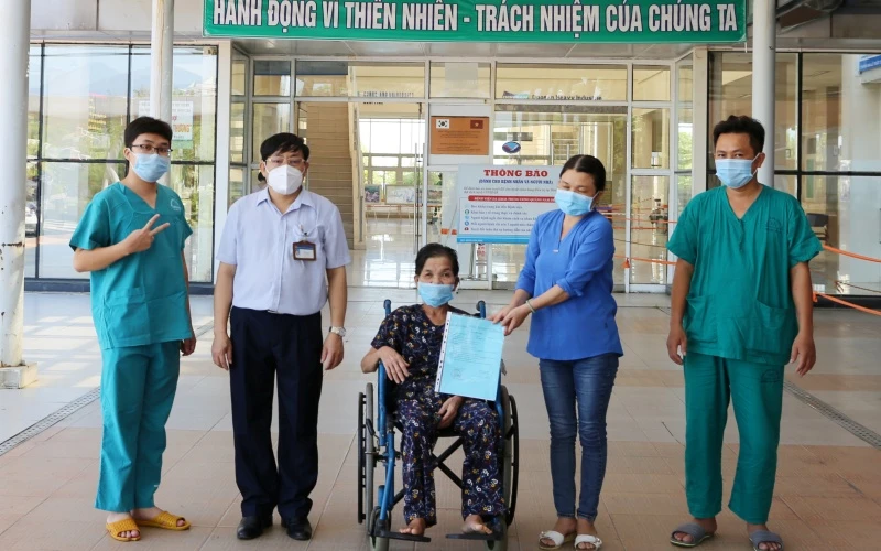 BN624 mắc Covid-19 tại Quảng Nam được xuất viện. (Ảnh: Phan Tấn Nguyên)