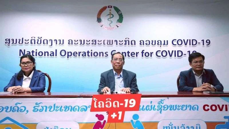 TS Sisavat Sutthanilaxay (giữa) cho biết, Lào vừa phát hiện bệnh nhân Covid-19 thứ 23. (Nguồn: Covid19.gov.la)