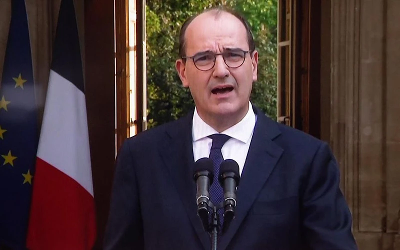 Thủ tướng Pháp cho rằng cách tốt nhất để hạn chế đà lây lan của dịch bệnh là tuân thủ nghiêm ngặt các biện pháp chống lây nhiễm. Ảnh: Le Parisien.