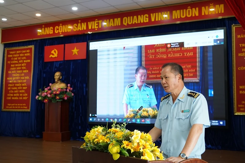 Ông Đinh Ngọc Thắng – Cục trưởng Hải quan TP Hồ Chí Minh phát biểu tại cuộc họp.