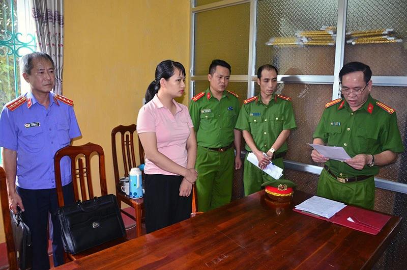 Cơ quan Cảnh sát điều tra Công an tỉnh Tuyên Quang công bố các quyết định tố tụng.