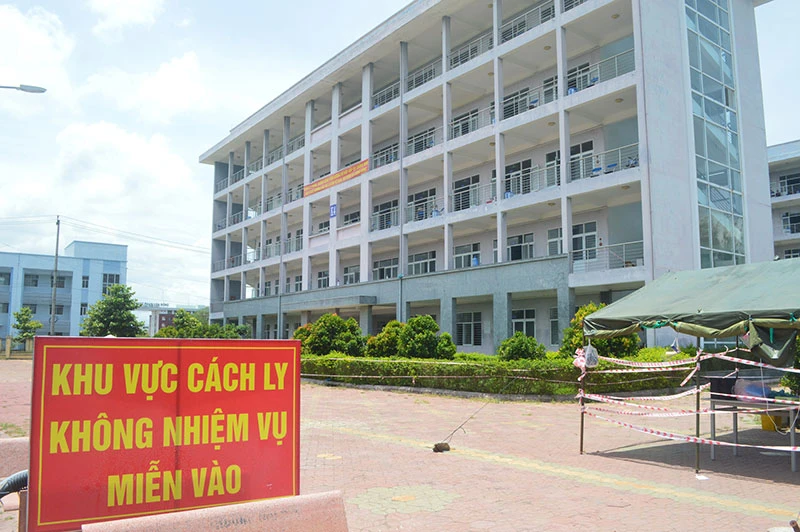 Khu cách ly tập trung ký túc xá Trường đại học Phạm Văn Đồng (Quảng Ngãi).