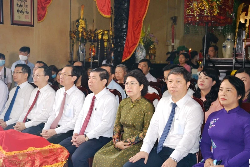 Các đại biểu dự Lễ giỗ Đức Thượng Công Tả quân Lê Văn Duyệt.