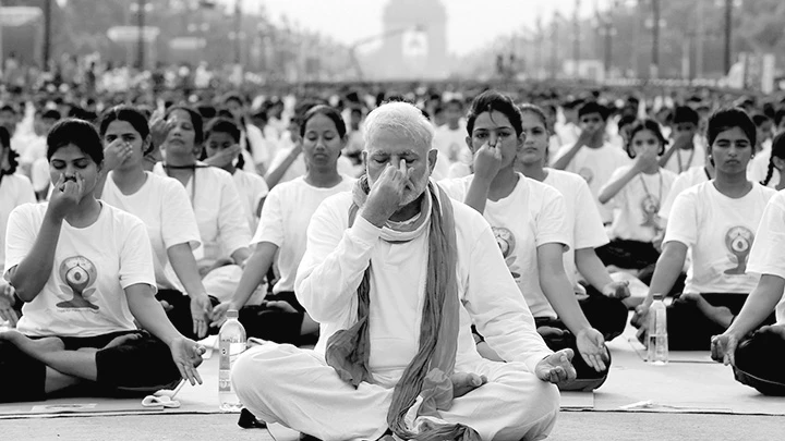 Thủ tướng Modi tham gia Ngày Quốc tế Yoga tại Ấn Độ. Ảnh: CNN