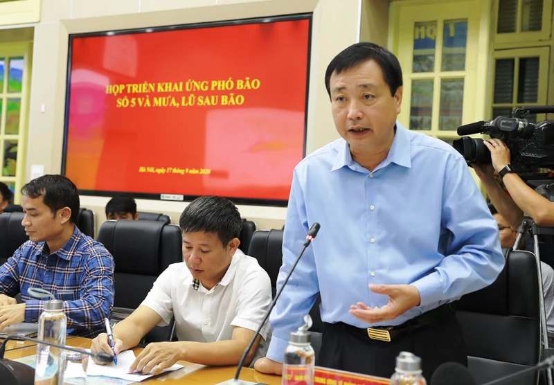 Ông Trần Quang Hoài, Tổng cục trưởng Tổng cục Phòng chống thiên tai, Phó trưởng Ban Chỉ đạo TƯ về Phòng chống thiên tai phát biểu tại cuộc họp.