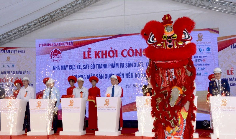 Toàn cảnh lễ khởi công công trình chào mừng Đại hội Đảng bộ tỉnh Yên Bái.
