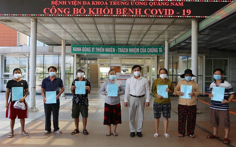 Đến nay, Bệnh viện đa khoa T.Ư Quảng Nam trao giấy ra viện cho 59 BN khỏi bệnh.