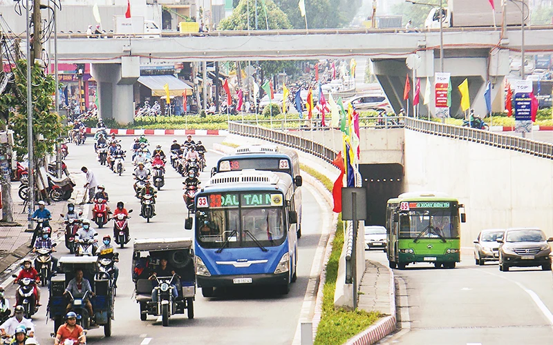 TP Hồ Chí Minh đưa vào hoạt động công trình nút giao thông An Sương góp phần xóa "điểm đen" tai nạn và ùn tắc giao thông.
