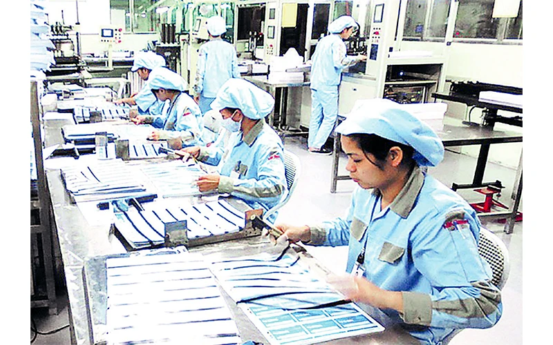 Dây chuyền sản xuất thẻ của MK Smart tại Khu công nghiệp Quang Minh. Ảnh: Thái Linh