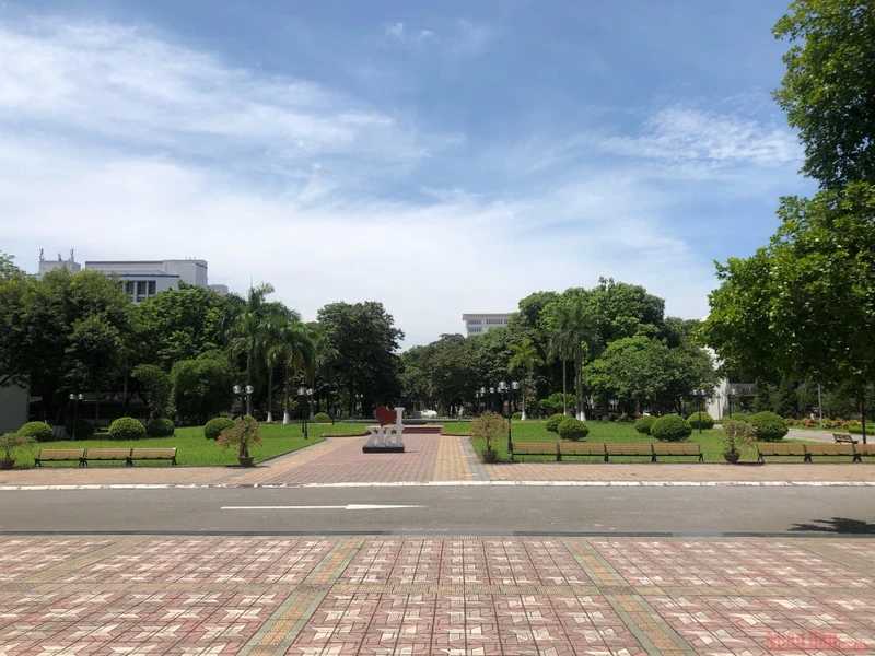 Khuôn viên Trường đại học Bách khoa Hà Nội (Ảnh: THÙY LINH)