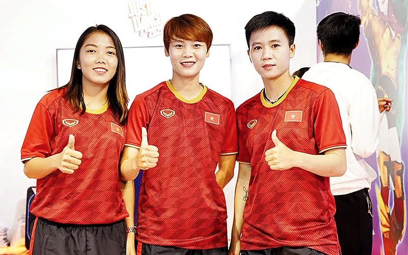 Huỳnh Như, Hải Yến, Tuyết Dung (từ trái qua) được mời sang Bồ Đào Nha thi đấu. Ảnh | NVCC