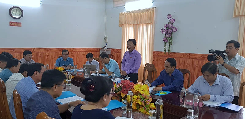 Phó Chủ tịch HĐND tỉnh Cà Mau phát biểu tại cuộc làm việc với UBND huyện Đầm Dơi vào sáng 24-9.