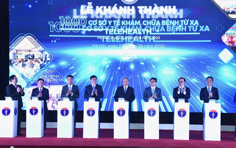 Thủ tướng Nguyễn Xuân Phúc dự lễ khánh thành 1.000 cơ sở y tế khám, chữa bệnh từ xa. Ảnh: Trần Hải.
