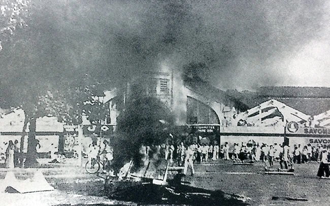 Chợ Bến Thành, Sài Gòn, ngày đầu kháng chiến chống thực dân Pháp (23-12-1945). Ảnh tư liệu