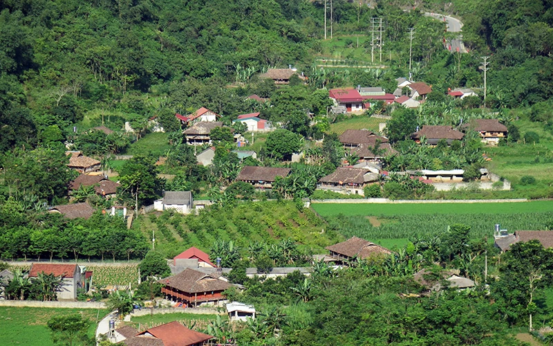 Toàn cảnh thôn Lân Luông, xã Long Ðống, huyện Bắc Sơn, nơi có đèo Tam Canh, thuộc Khu di tích quốc gia đặc biệt khởi nghĩa Bắc Sơn.