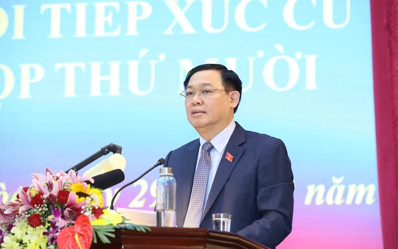 Đồng chí Vương Đình Huệ, Uỷ viên Bộ Chính trị, Bí thư Thành uỷ, Trưởng đoàn đại biểu QH phát biểu trả lời ý kiến của các cử tri.