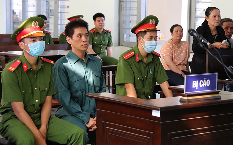 Bị cáo Phạm Thanh Liêm bị tuyên phạt 20 năm tù về tội “Lừa đảo chiếm đoạt tài sản”, “Làm giả con dấu, tài liệu của cơ quan, tổ chức; sử dụng con dấu, tài liệu giả của cơ quan, tổ chức”.