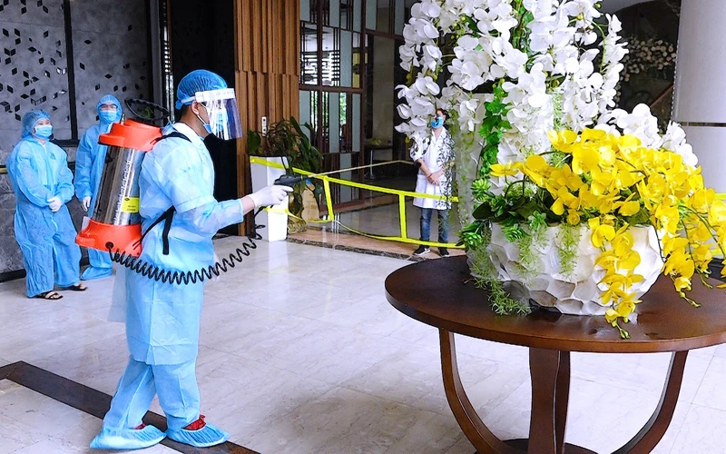 Công tác khử khuẩn tại khách sạn Mường Thanh Grand Xa La (Ảnh: Khách sạn MTGXL)