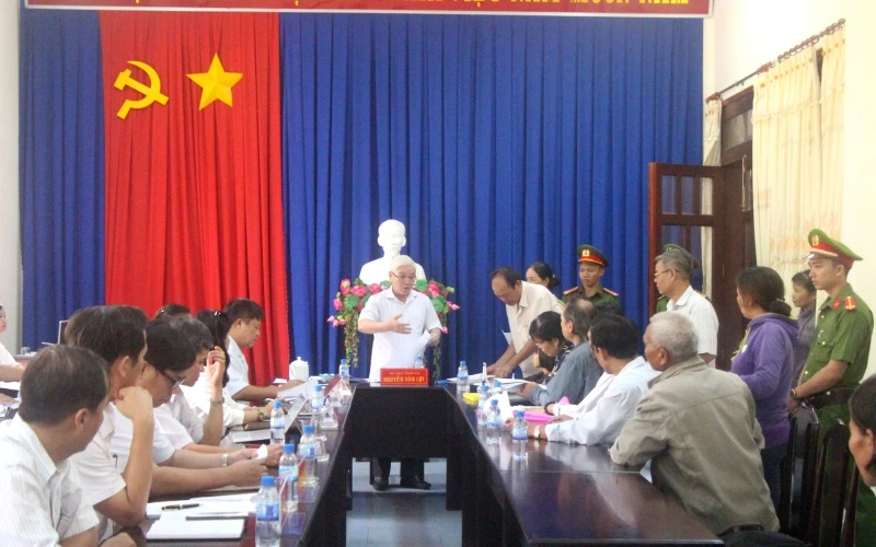 Bí thư Tỉnh ủy Bình Phước tiếp công dân để nắm bắt các vụ việc khiếu kiện phức tạp, kéo dài.