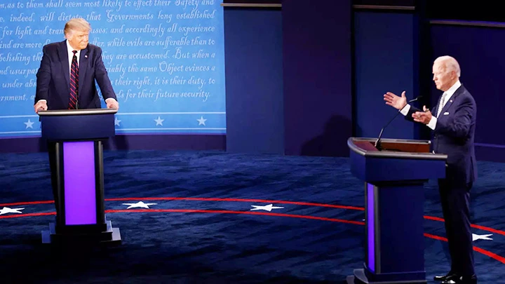 Tổng thống Trump (trái) và ông Biden tại cuộc tranh luận đầu tiên. Ảnh: CNN